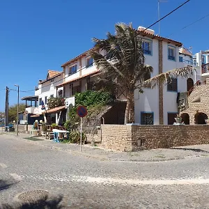 Pensao Alcinda Bettencourt 100 Meters To The Beachfront Santa Maria